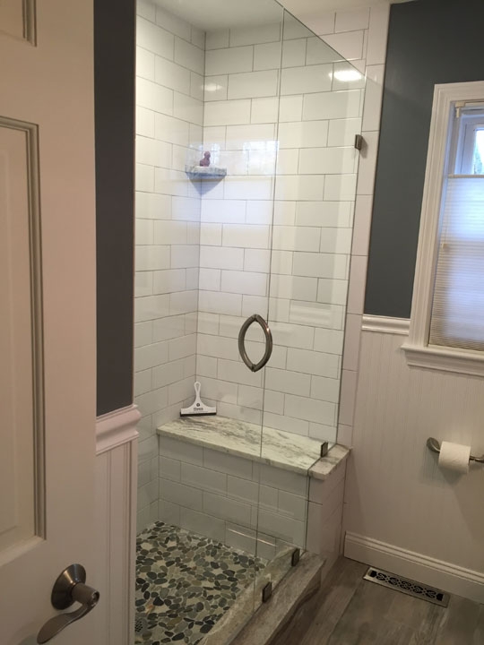 bathroom-glassdoor-shower-seat